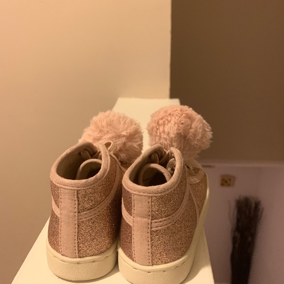 Shoes - Picture 3 of 4